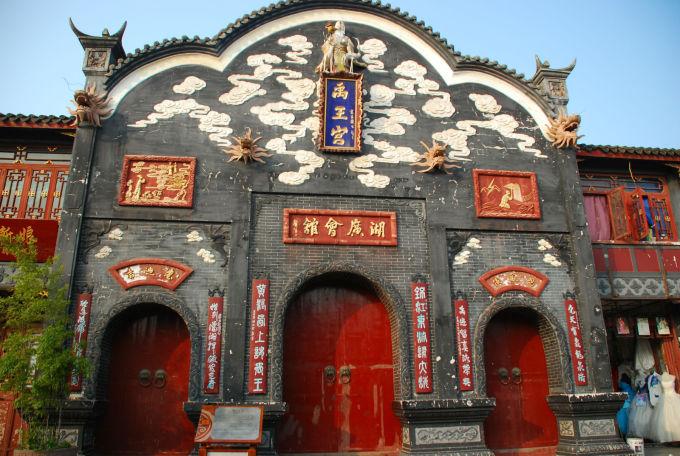 山东一男孩考试进步到60分,爸爸摆席,幸福与成绩有关系吗?-专业有问必答平台